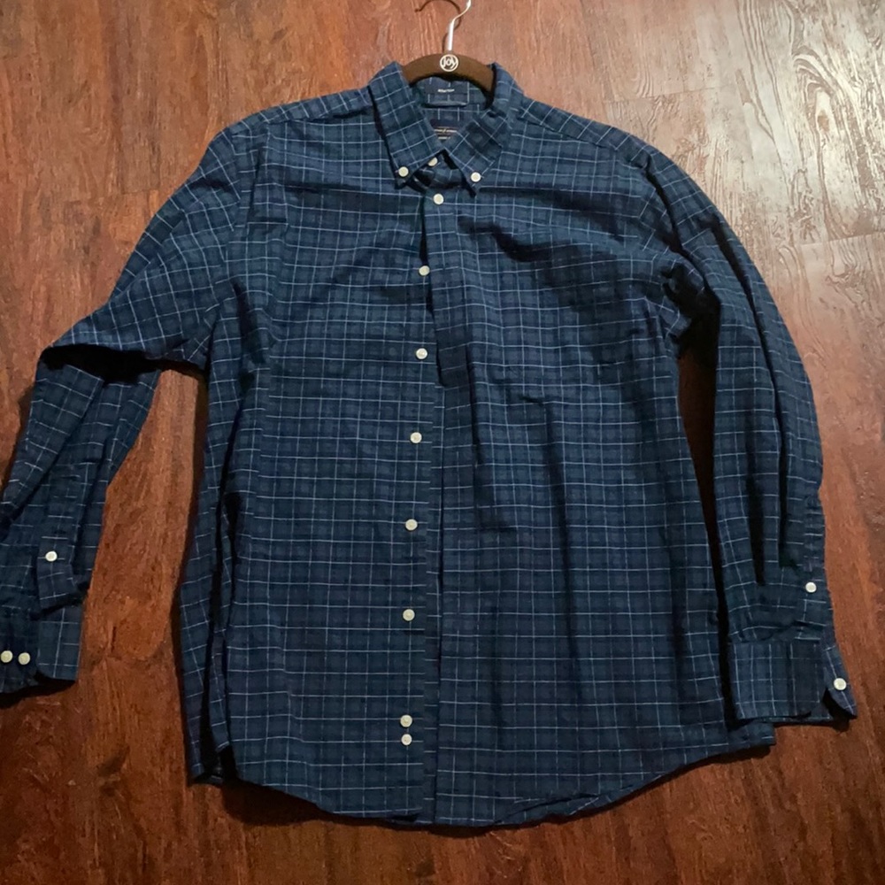 Men’s plaid button up